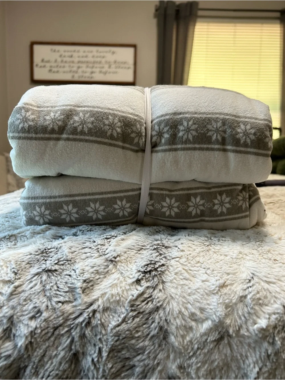 Eddie Bauer King Flannel Sheet Set - Gray & White Snowflake Stripe NWT